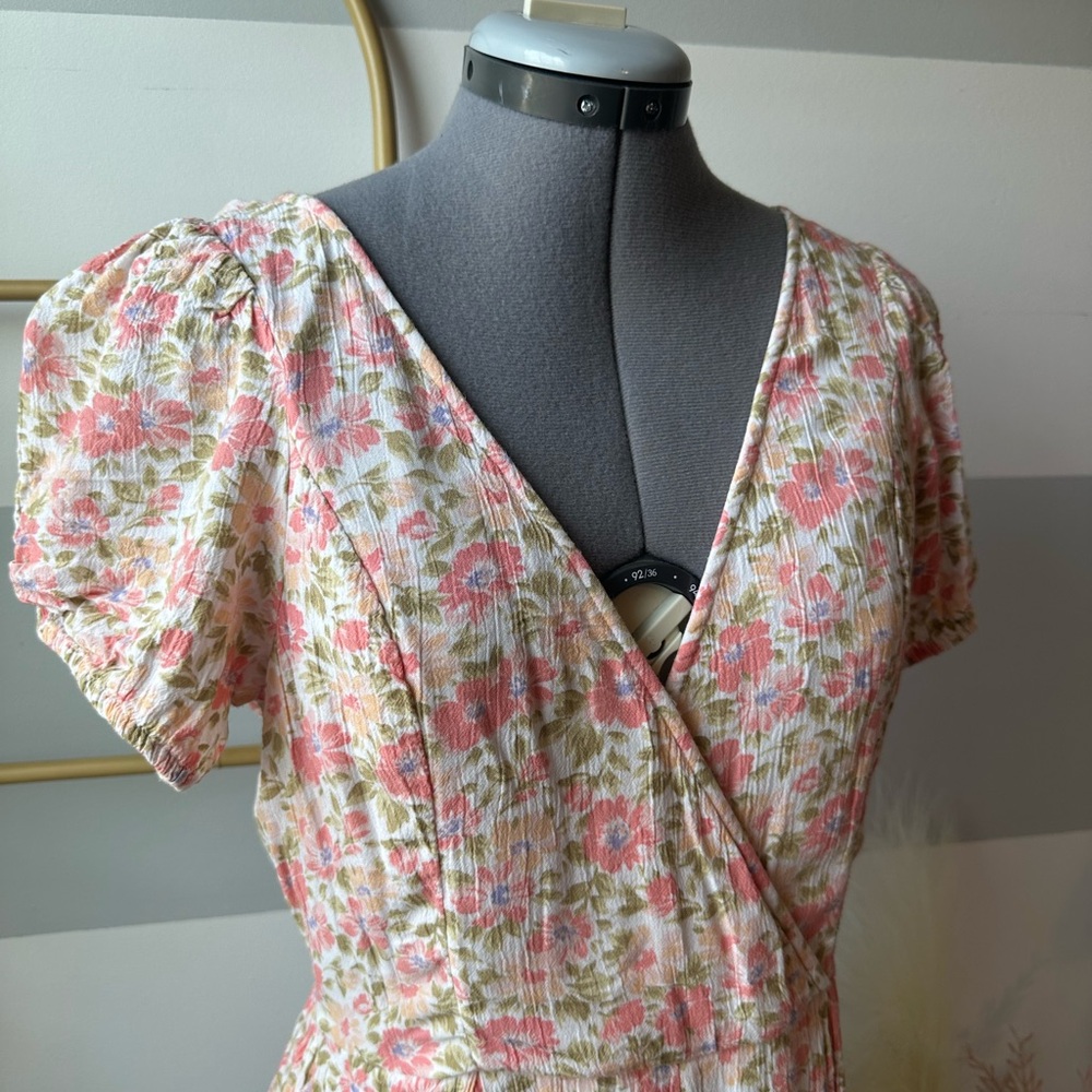 American Eagle Outfitters Floral Peach Romper - Picture 2 of 6